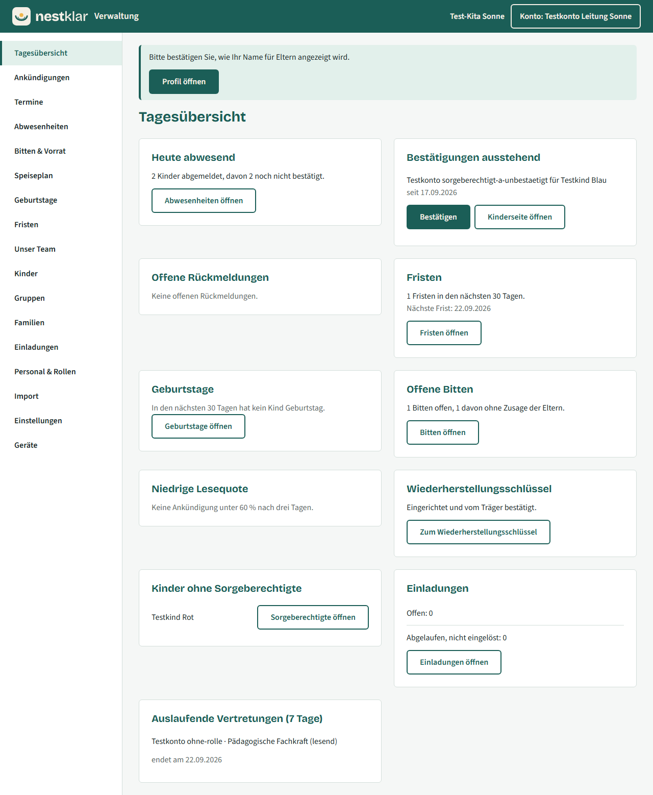 Tagesübersicht im Web-Admin mit Kacheln für Abwesenheiten, Rückmeldungen, offene Bitten und Fristen